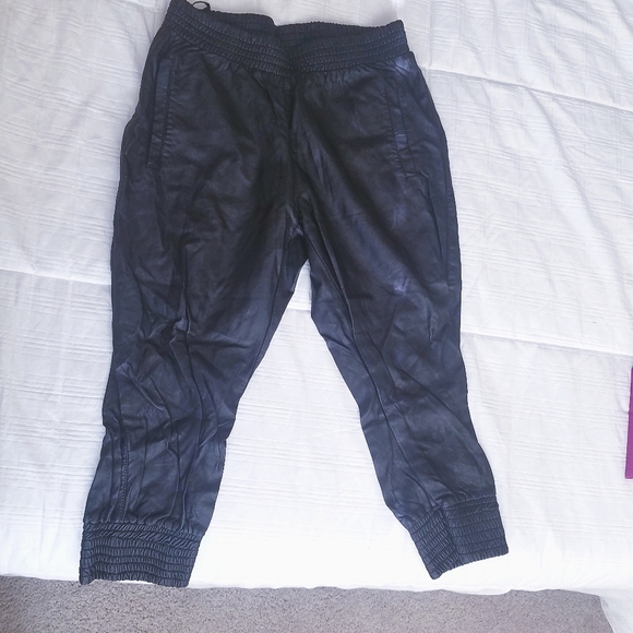 Faux Leather Capri Pants - Picture 3 of 7